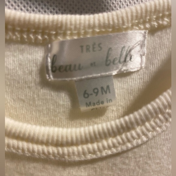 Tres Beau et Belle Infant Girls Bodysuit, NWOT, size 6-9 months. - Picture 2 of 3